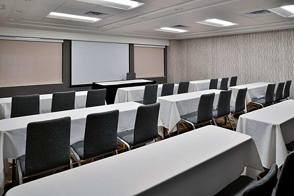 Holiday Inn Hotel & Suites Overland Park-Convention Center By IHG