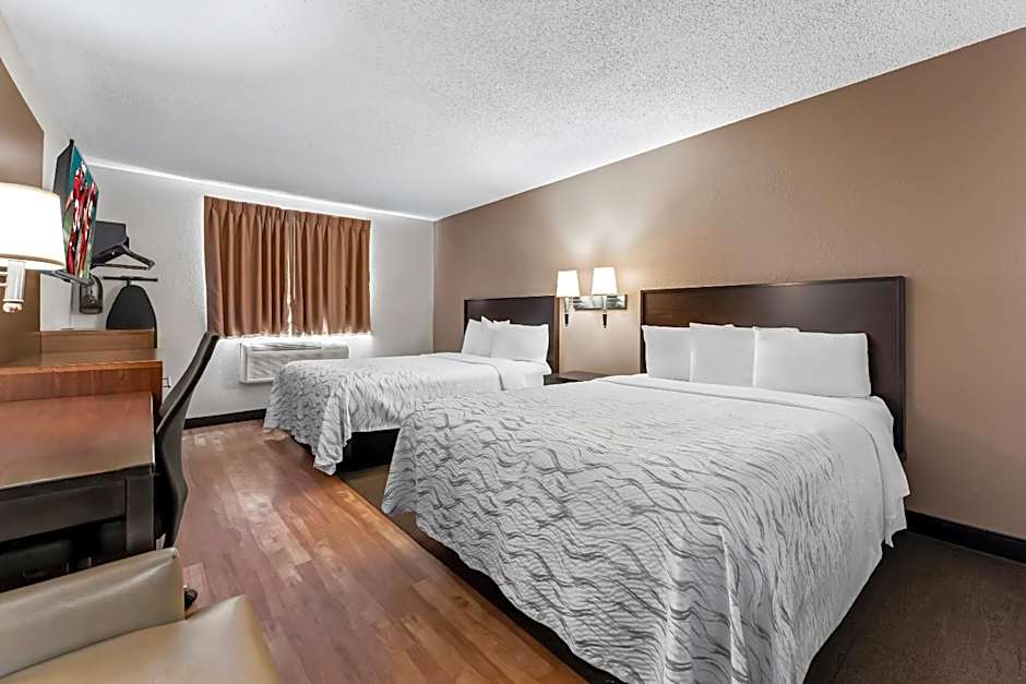 Red Roof Plus+ & Suites Malone