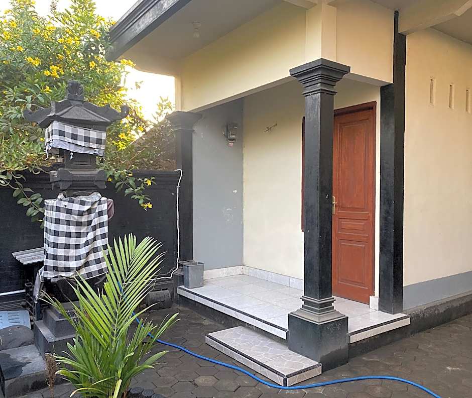 OYO Life 93155 Wisma Sarah