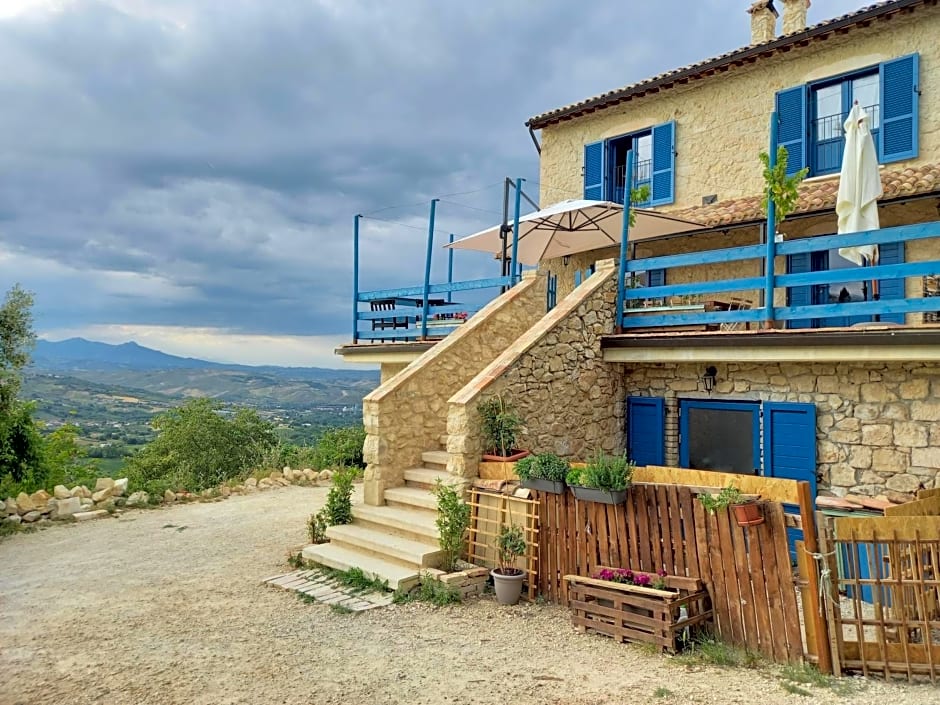 La casa dalle finestre blu