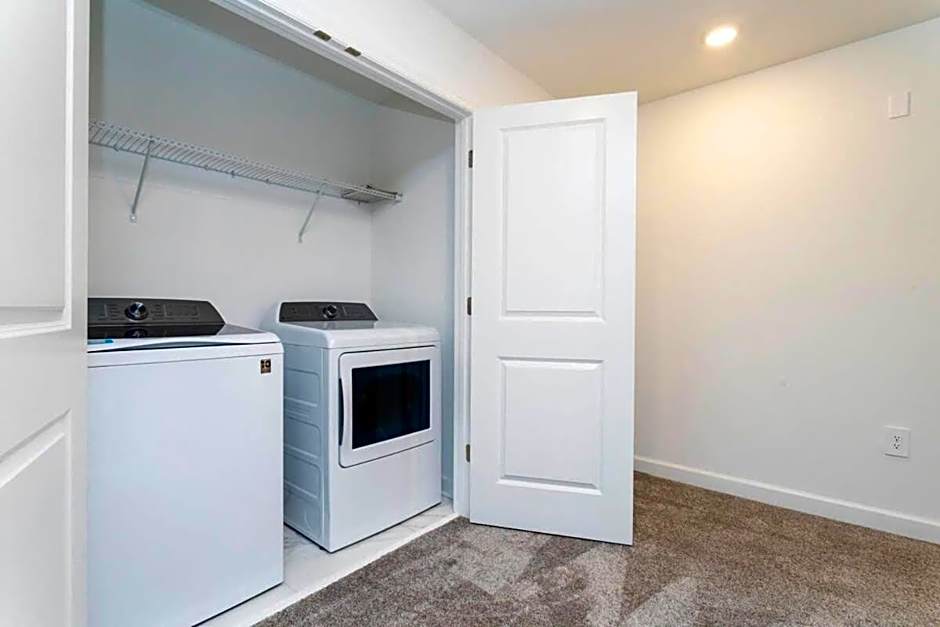 Super nice and spacious 9BDR home