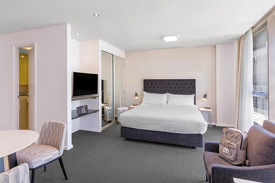 Meriton Suites Campbell Street