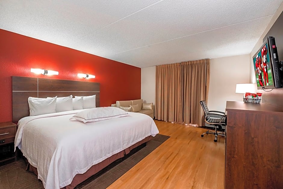 Red Roof Inn PLUS+ & Suites Knoxville West - Cedar Bluff
