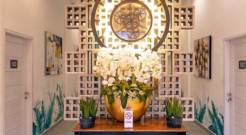 RedDoorz Premium near Centre Point Mall Medan