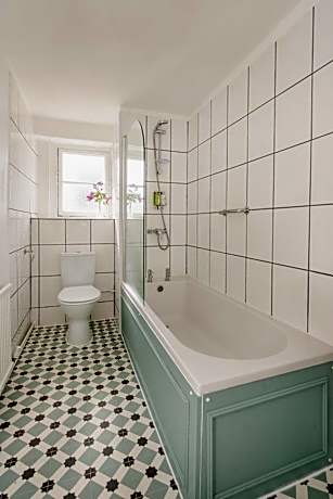 Single Non-ensuite Room