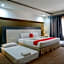 RedDoorz Plus near Hotel Benua Kendari