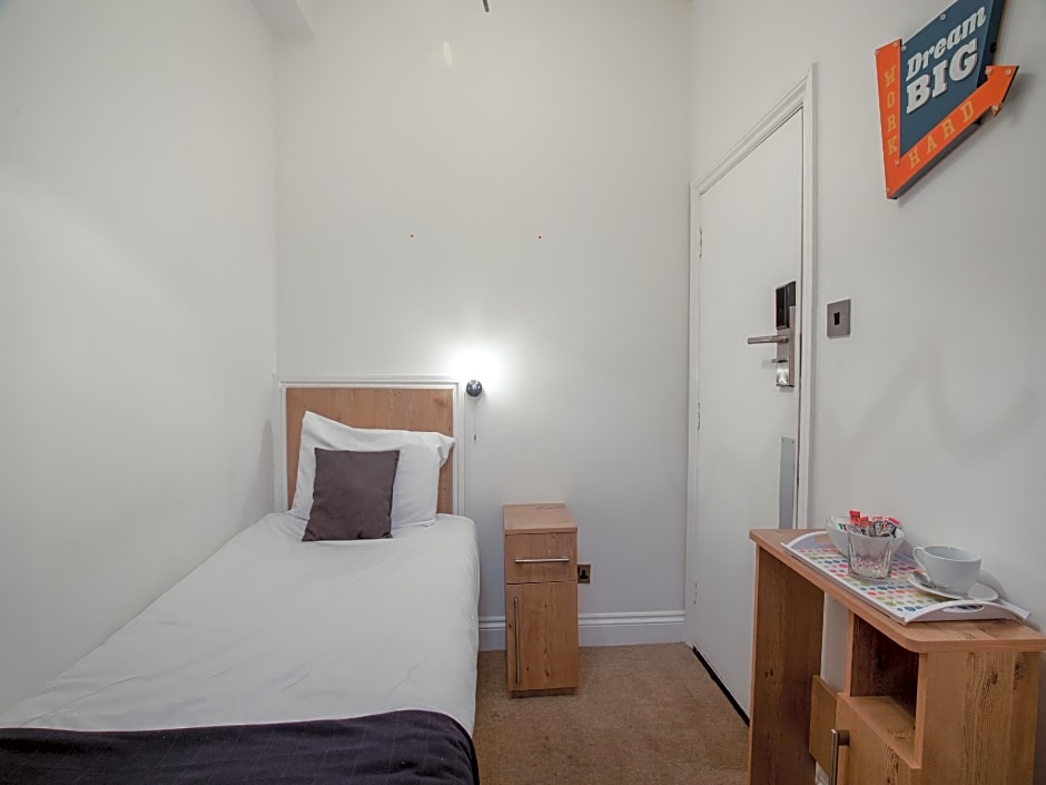 OYO TamTam Acton Hotel