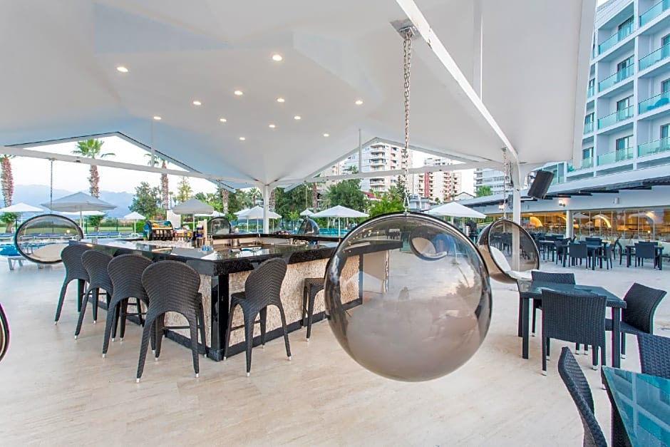 Falcon Hotel