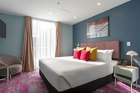 Studio Apartment with King Bed