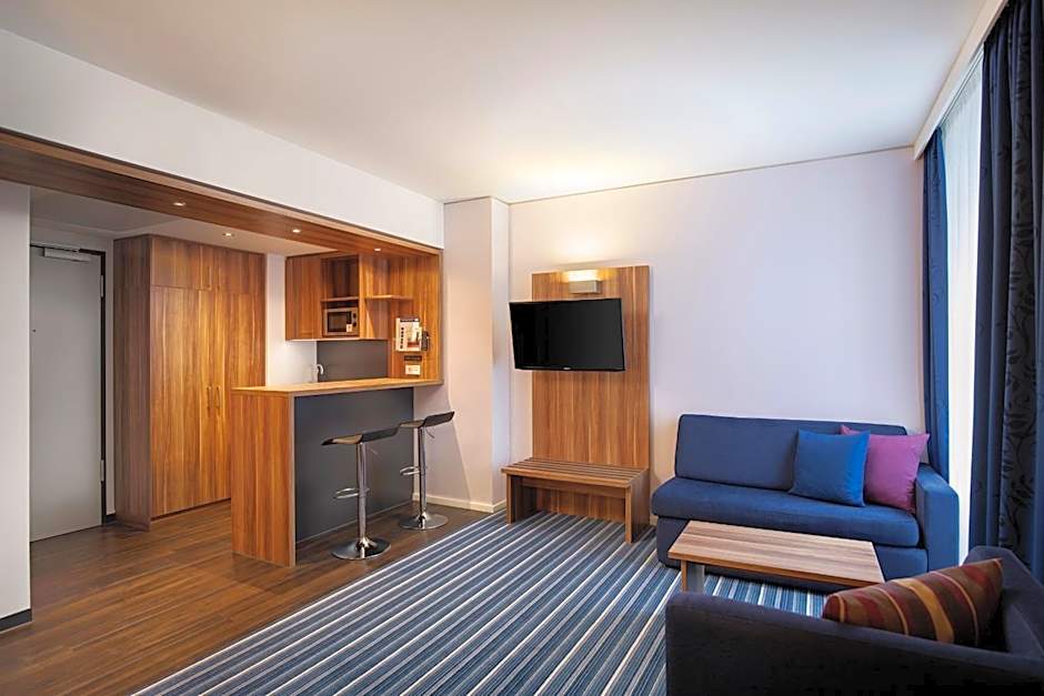 Holiday Inn Express Bremen Airport By IHG