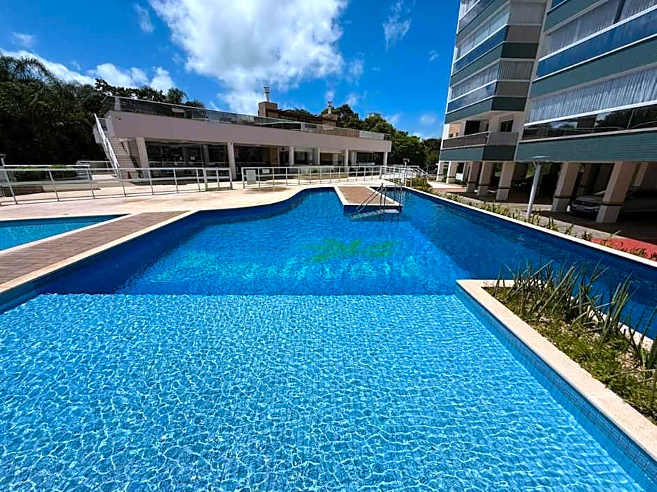 cód 55 - Apartamento no melhor condomínio da praia