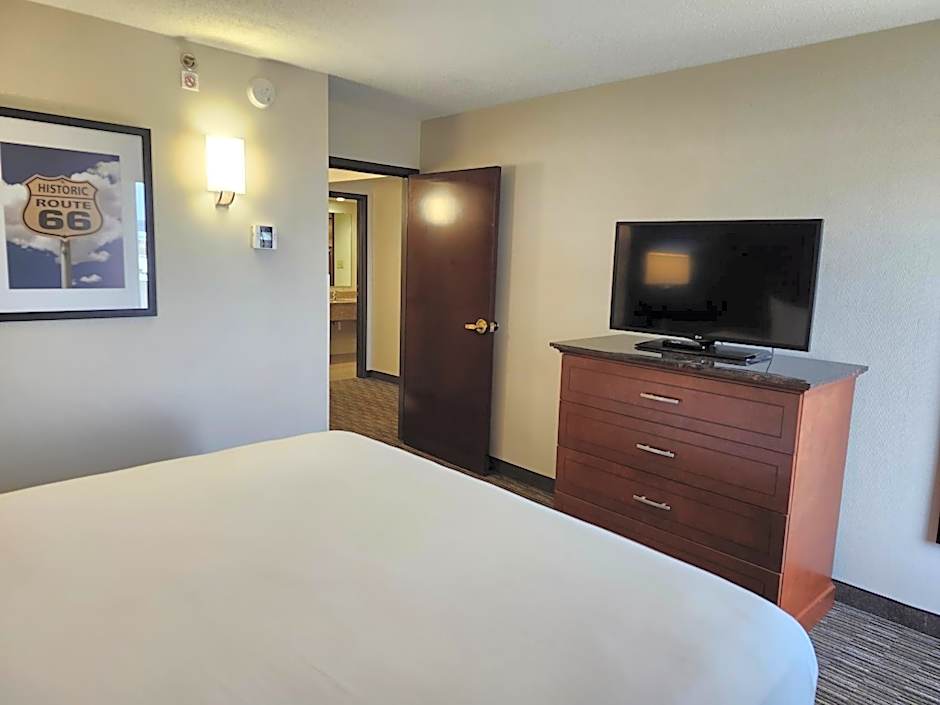 Heritage Inn & Suites St. Louis/Fenton, Trademark by Wyndham