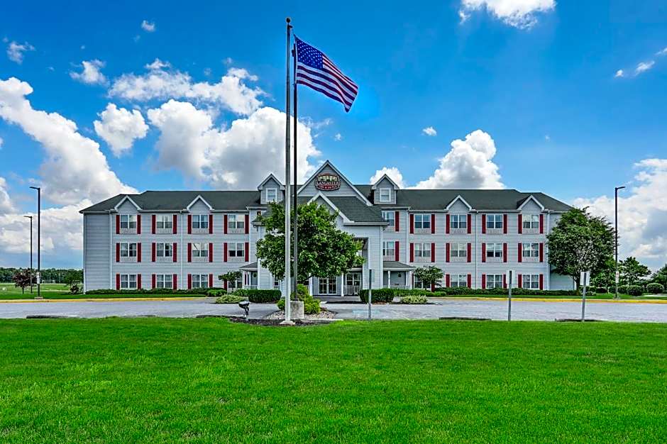 Lancaster Inn & Suites