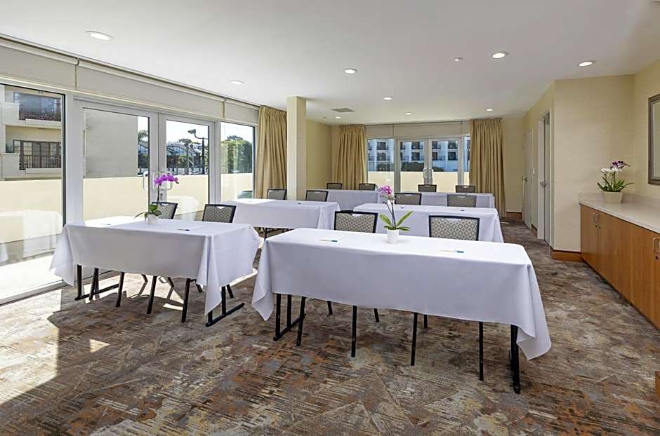 Redondo Beach Hotel, Tapestry Collection by Hilton