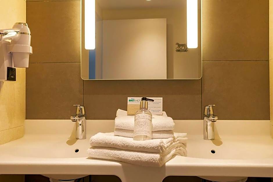 Brit Hotel Ploermel - Hotel de l'Hippodrome