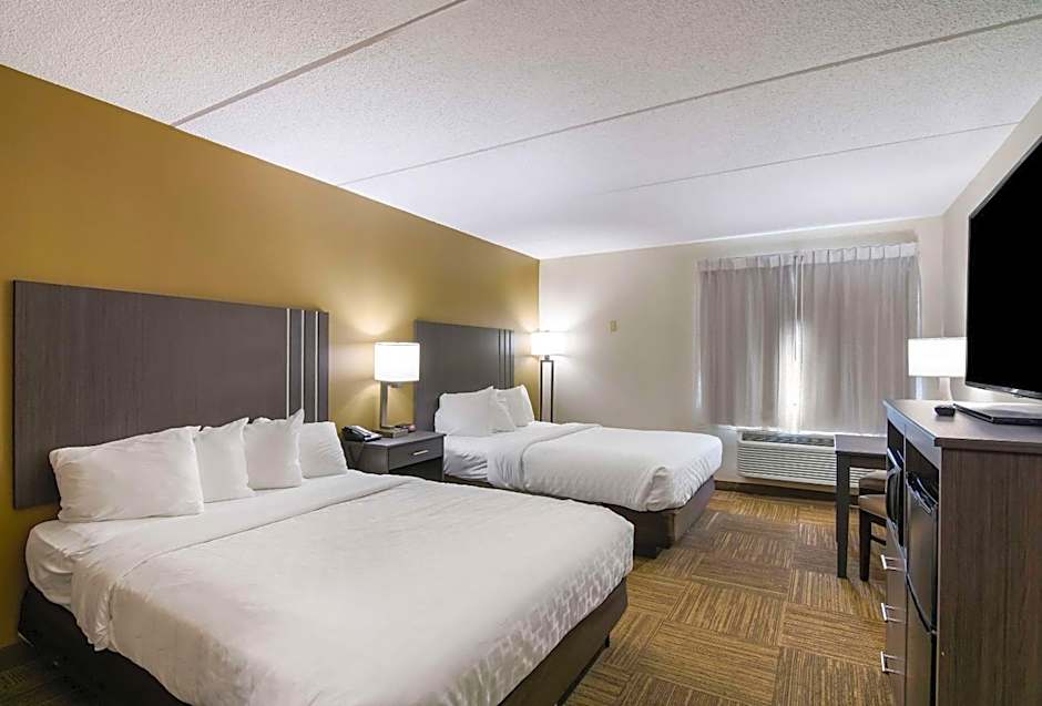 Clarion Pointe Jamestown - Falconer