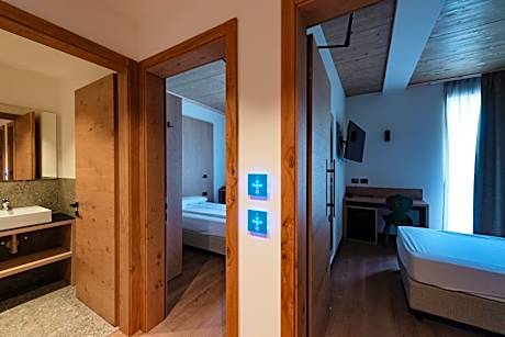 Single Room with Mountain View