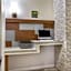La Quinta Inn & Suites by Wyndham Alvin