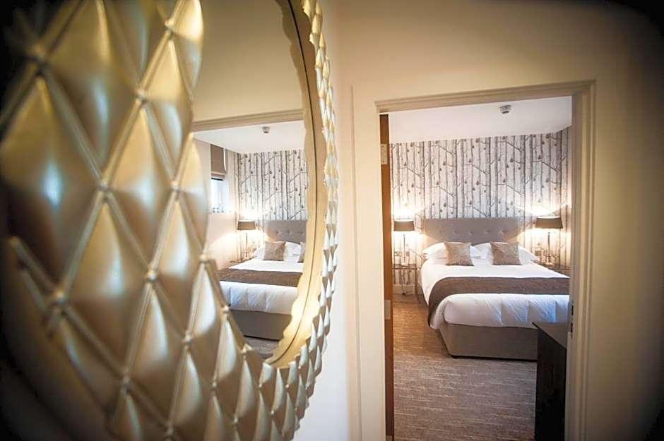 The Halston Carlisle