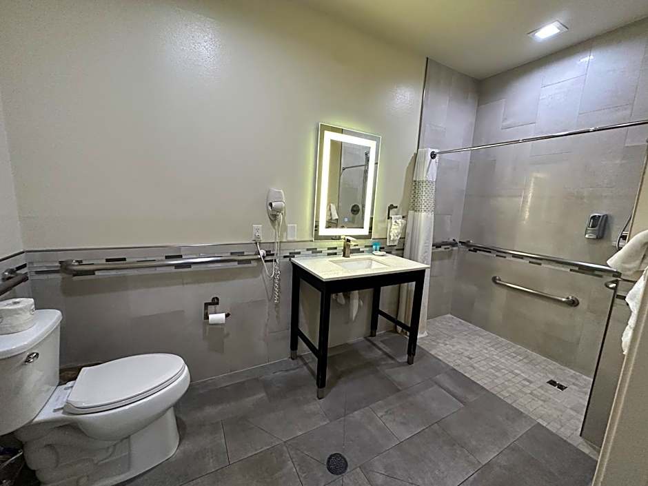 Scottish Inn and Suites