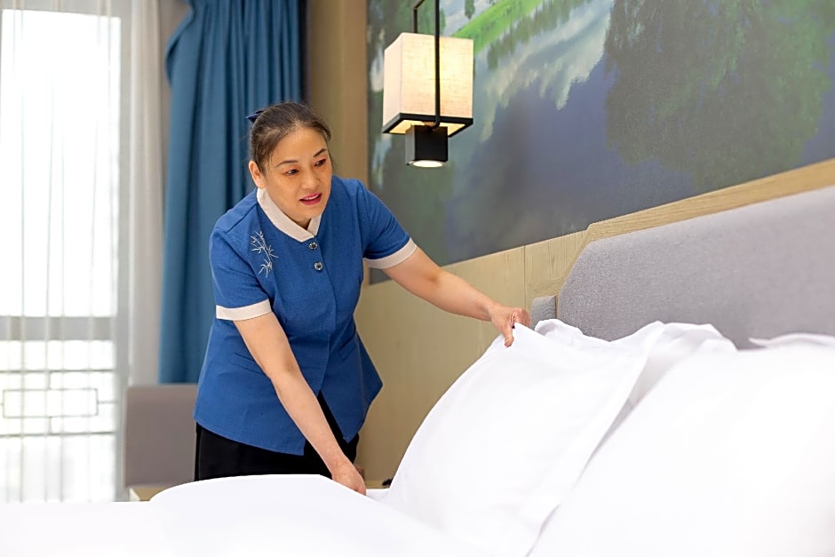 Rezen Hotel Urumqi High-speed Railway Station