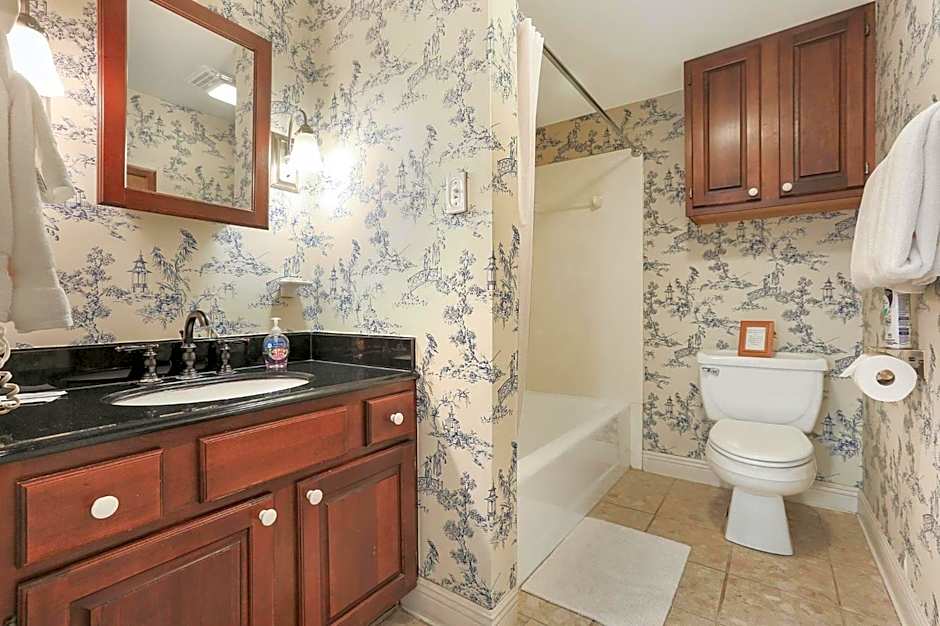 Historic Inn in the Marigny, blocks to French Quarter