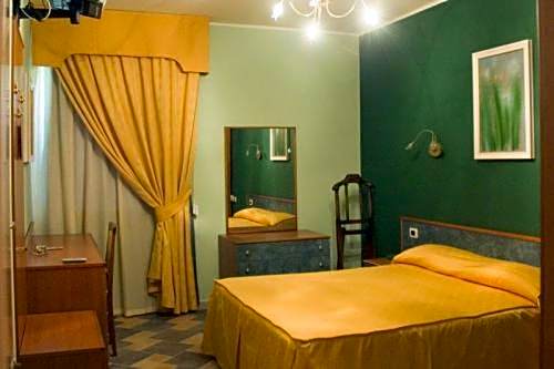 Photo 1 of 6 of Double Room