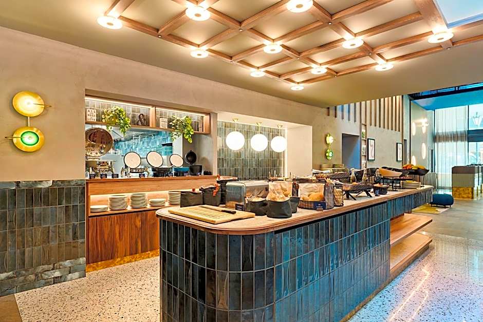 D8 Hotel
