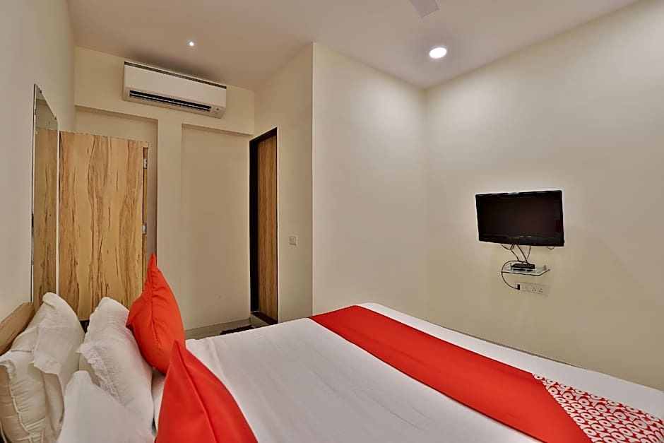 Hotel Radhanand by OYO Rooms – Ahmedabad, TN