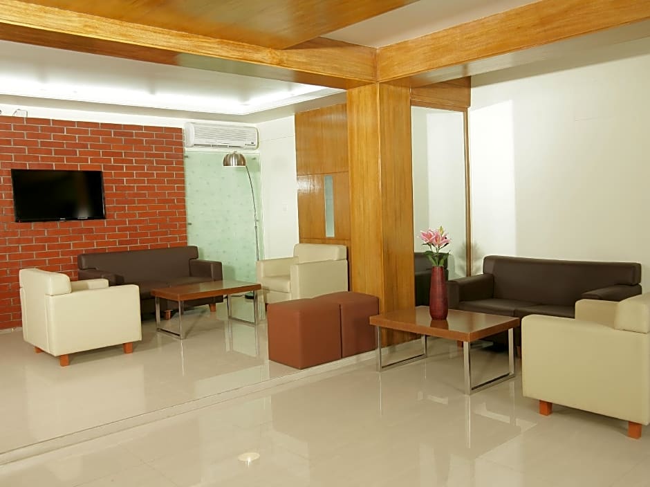 Richmond Hotel And Suites