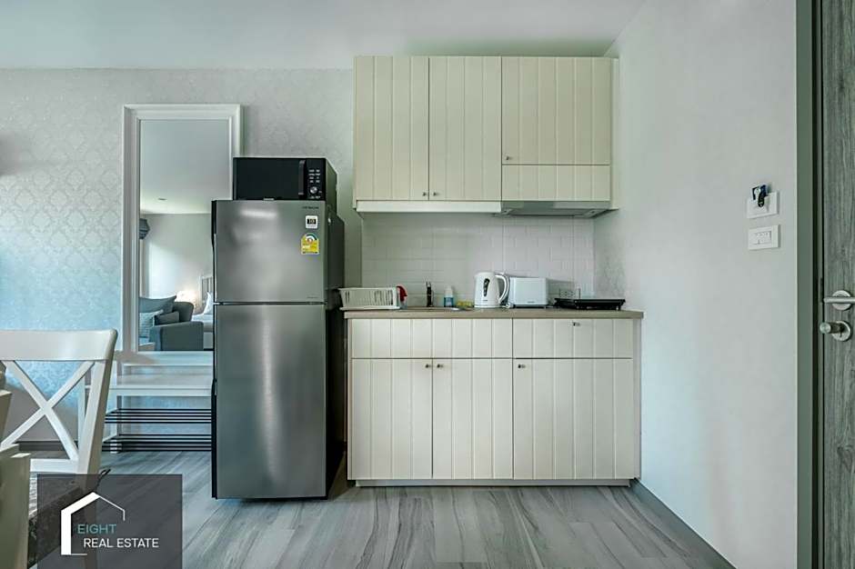 Studio Apartment by the Sea E413