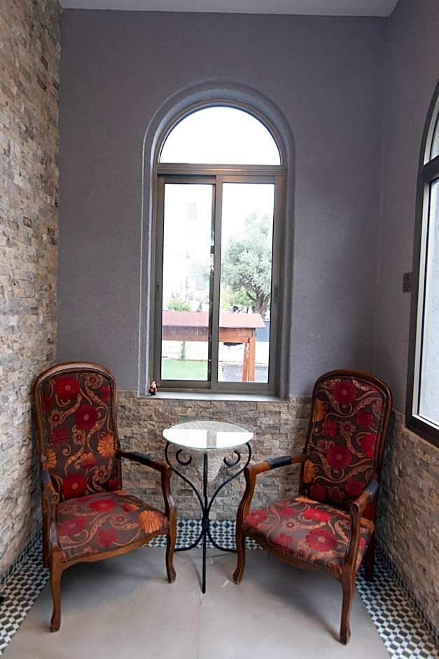 King's bed - Stay Royal and Stylish Bahai's Garden