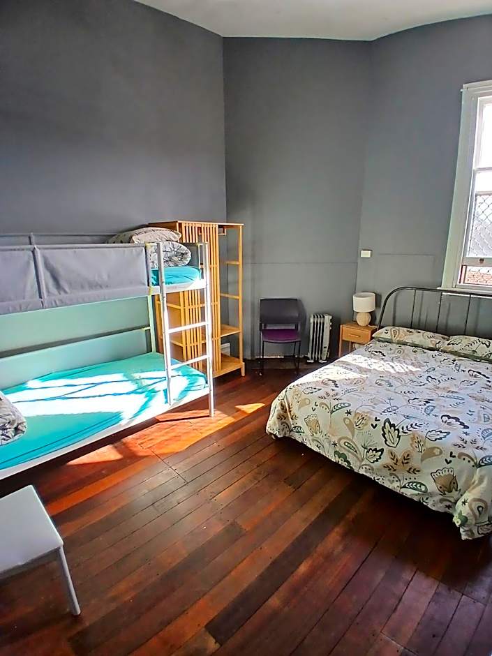 1849 Backpackers Albany