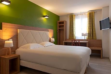Hotel de l'Orme, Akena
