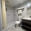 Mountain Vista Inn & Suites - Walking Distance to the Island