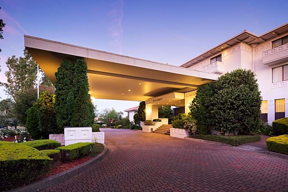 Ramada by Wyndham Diplomat Canberra