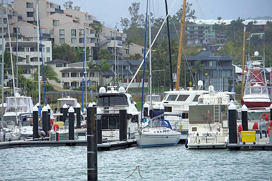 Airlie Seaview Apartments