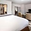 La Quinta Inn & Suites by Wyndham DFW Airport West - Euless
