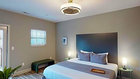 Apartment with Mountain View