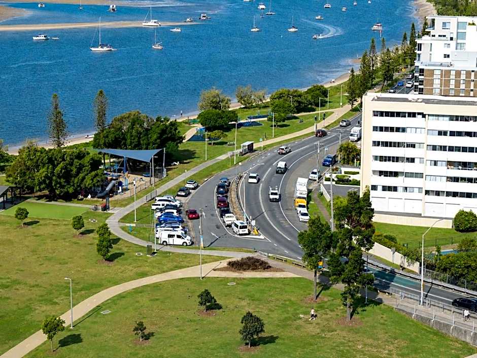 Broadwater Shores Waterfront Apartments