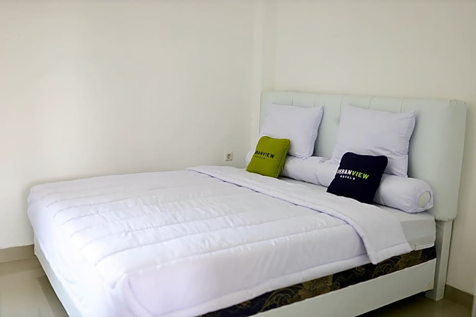 Urbanview Hotel Eropa Maros near Sultan Hasanuddin Airport by RedDoorz