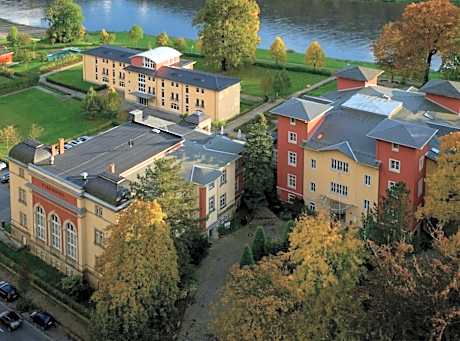 Parkhotel Bad Schandau - direkt an der Elbe
