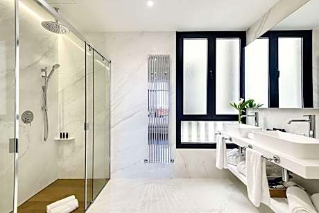 Suite, Terrace (Jacuzzi) (1 King Bed and 1 Double Sofa Bed)