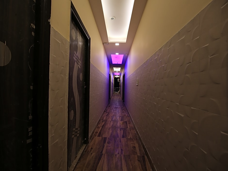 OYO Flagship 30350 New Residency Sector 17 Rohini