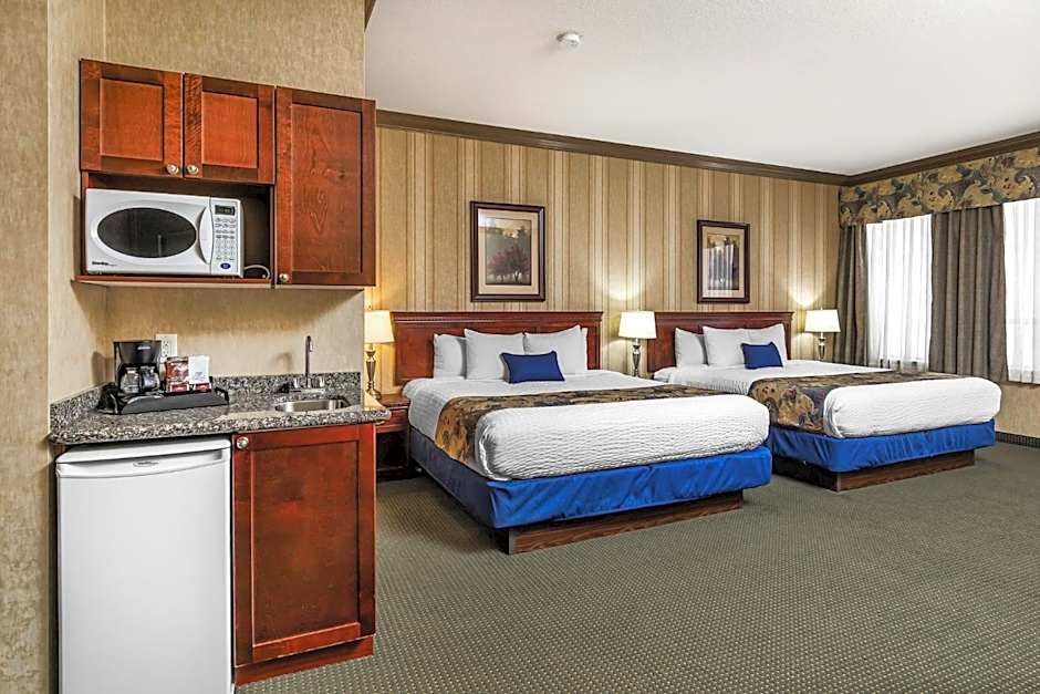 Redwood Inn & Suites