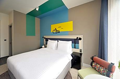 Superior King Room (nonsmoking)