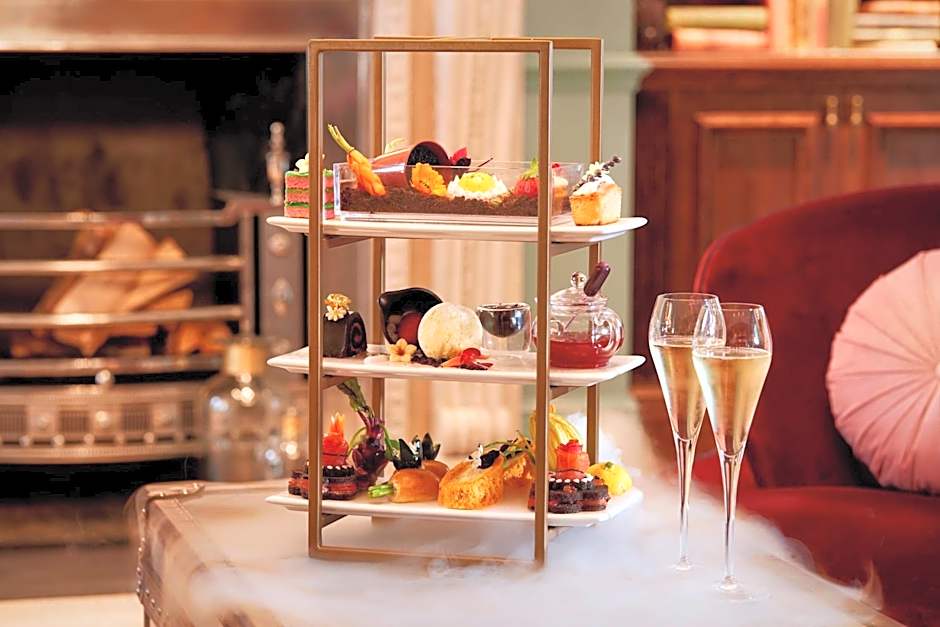 100 Queen's Gate Hotel London, Curio Collection by Hilton