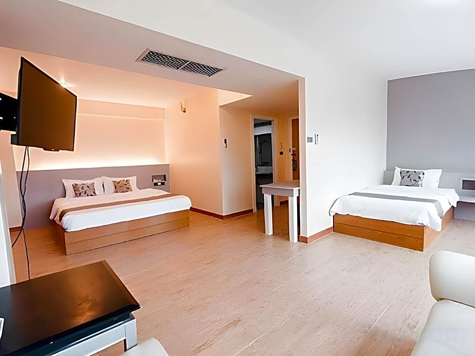 KS Pavilion Hotel