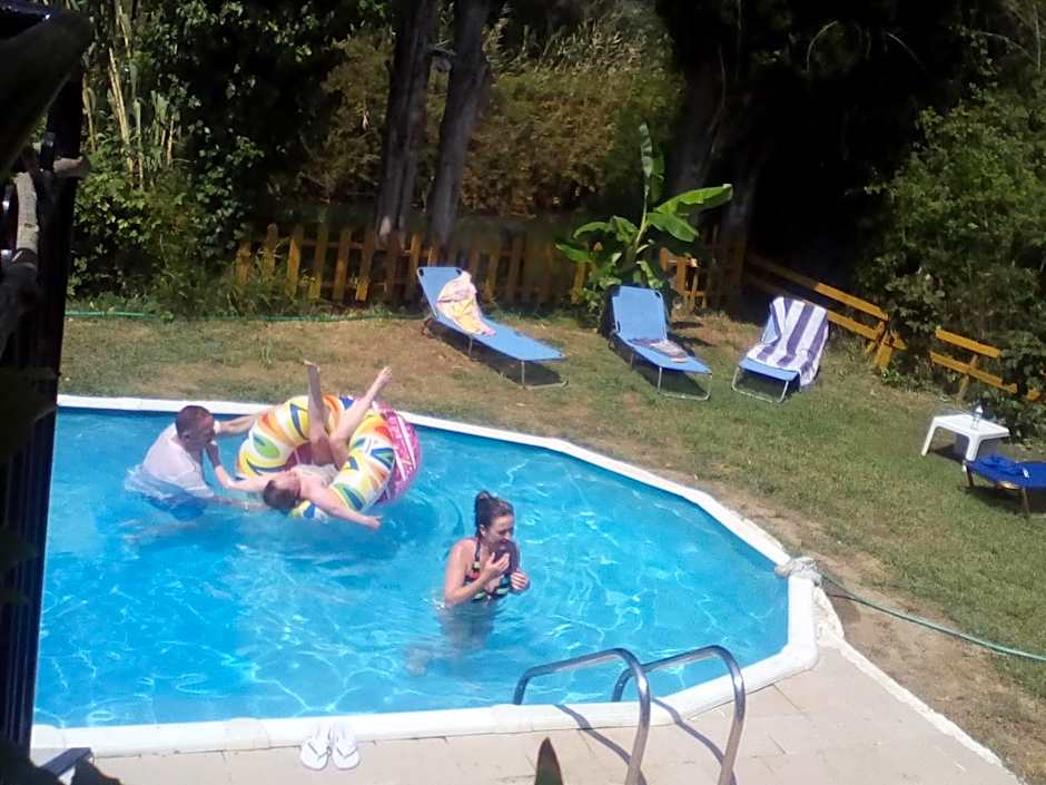 Georgina Apartments-pool-river-sea 5'