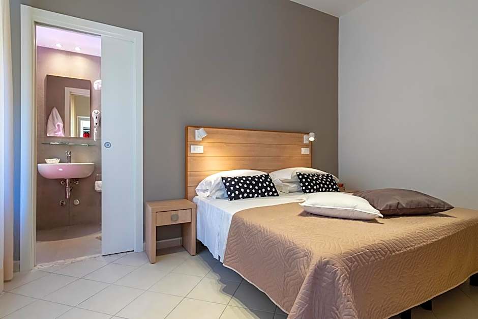 Hotel Mocambo Riccione CENTRALISSIMO AL MARE